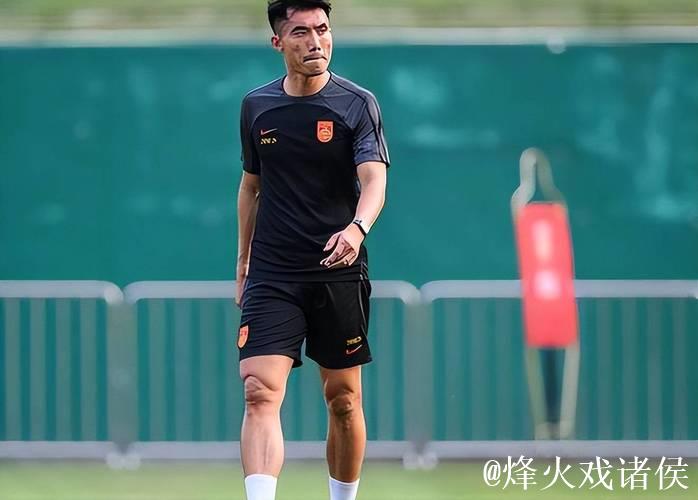 郑智正式执教青岛西海岸足球俱乐部一线队