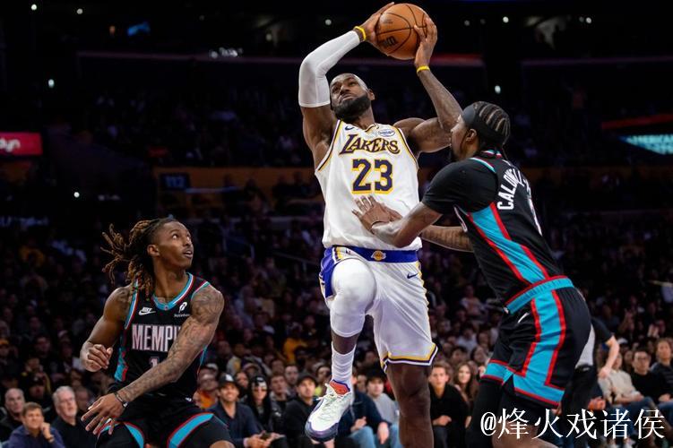 詹姆斯26分10助攻创里程碑,东契奇36分9助,湖人主场逆袭灰熊 詹姆斯26分10助攻创里程碑,东契奇36分9助,湖人主场逆袭灰熊